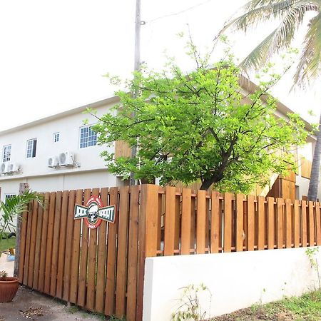 Just Next Door Hostel Treasure Beach Exterior foto