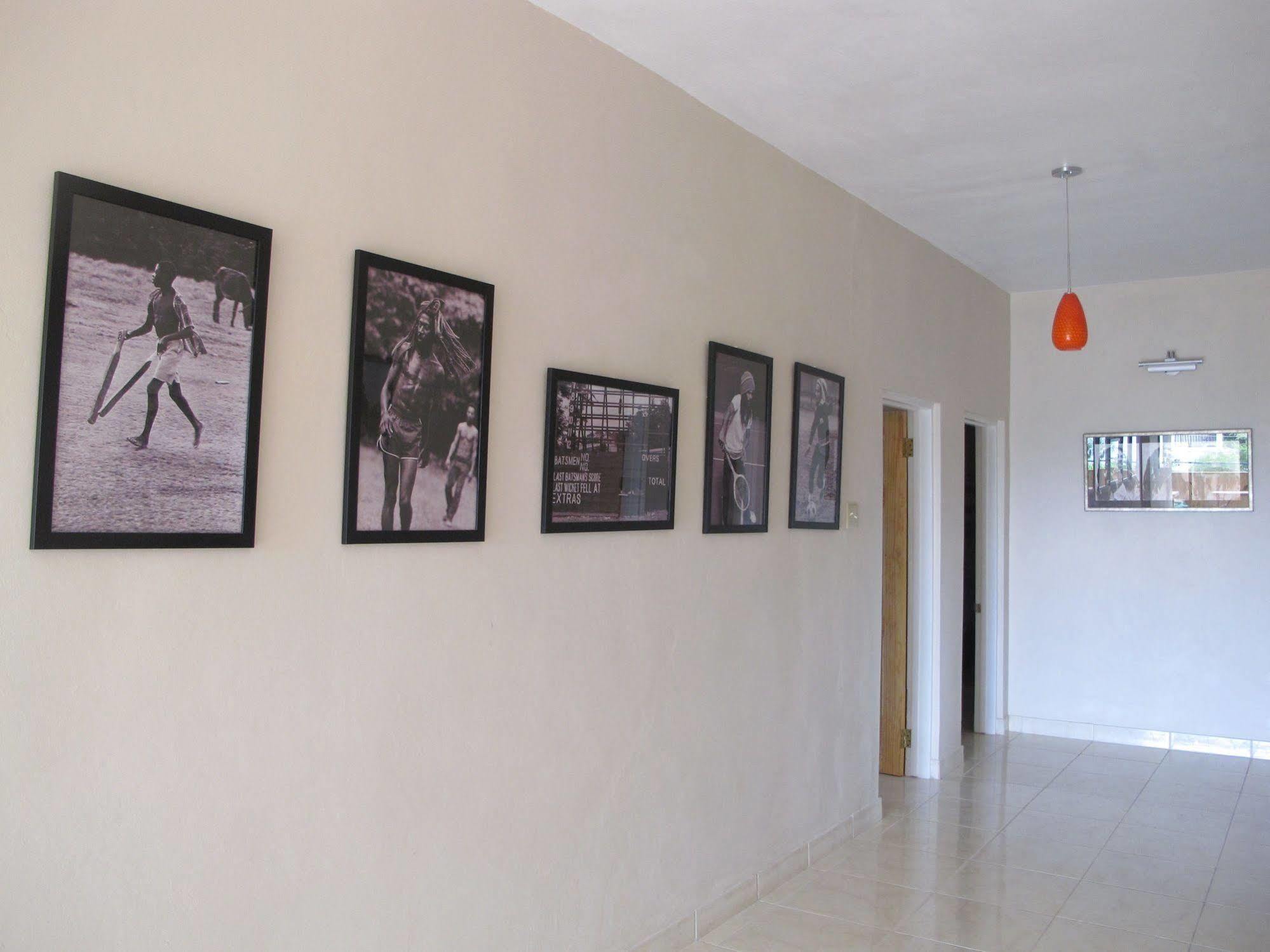 Just Next Door Hostel Treasure Beach Exterior foto